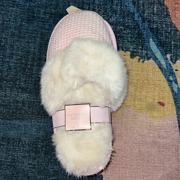 Victoria's Secret Pink and Cream Women's Slippers - Picture 1 of 7